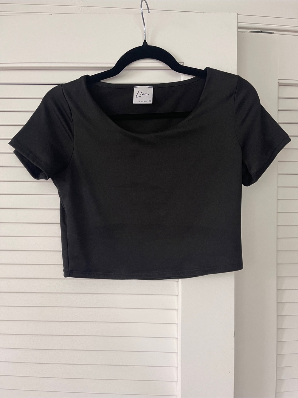 Black Scoop Neck Crop Top